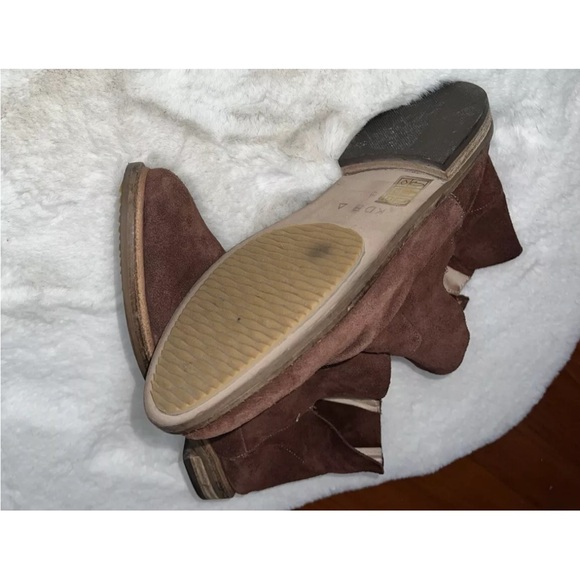 Kelsi Dagger Brooklyn Latch Ankle Bootie Coffee Brown Suede Leather 7.5 M NWOB - Picture 7 of 9